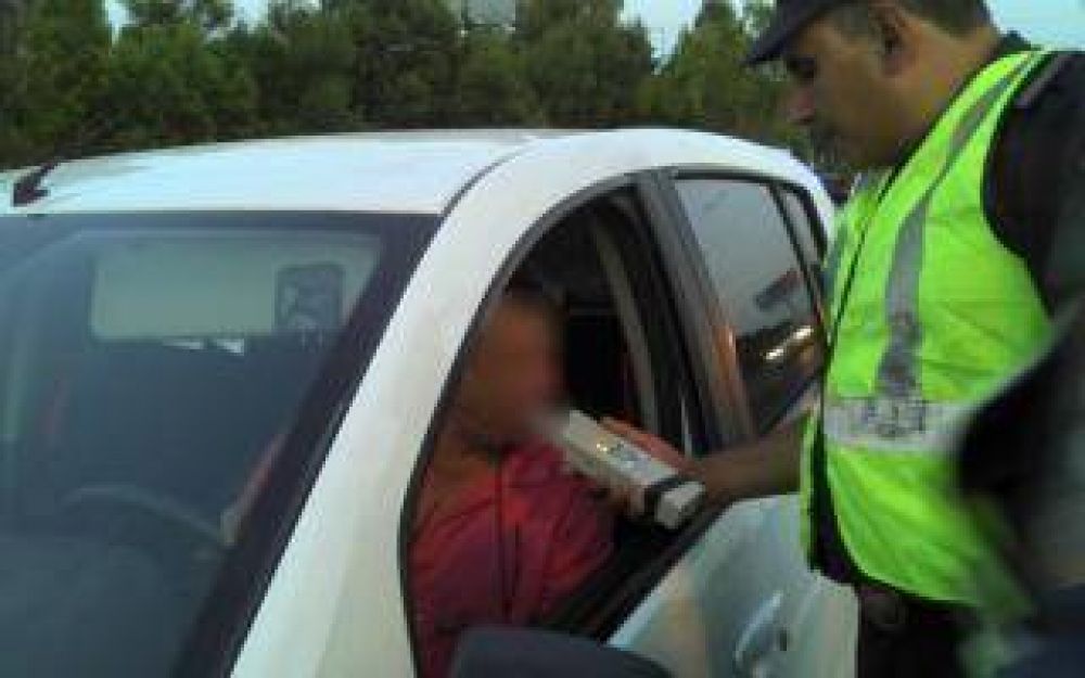 Detienen a otro conductor borracho en la Autopista del Oeste