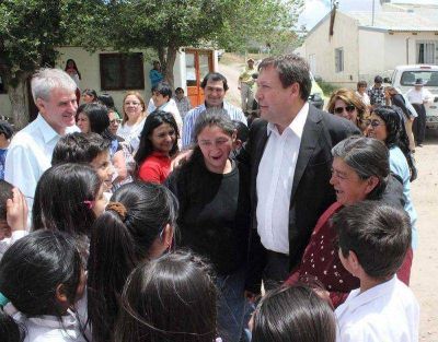 Con anuncios y aportes, el Gobernador presidi� el 108� aniversario de Mencu�