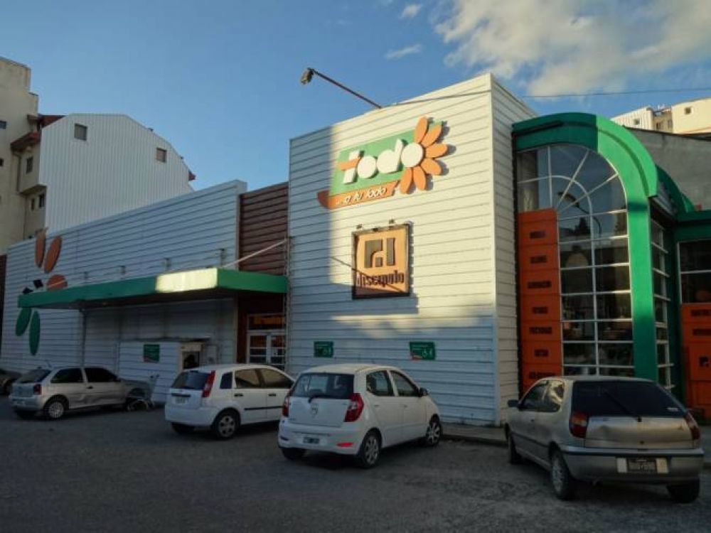 Robo armado a supermercado Todo, a plena luz del d�a