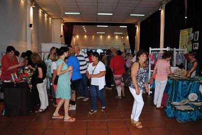 Una multitud visit� el Bazar de Navidad durante el fin de semana