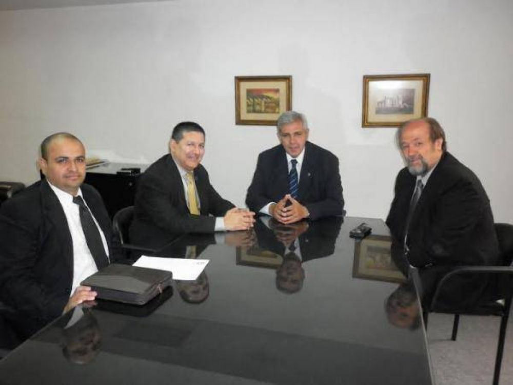 DEFENSOR�AS DE FORMOSA Y DE BOLIVIA TRABAJAN A FAVOR DEL RIO PILCOMAYO
