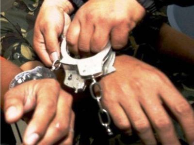 Detenidos con un arma de fuego