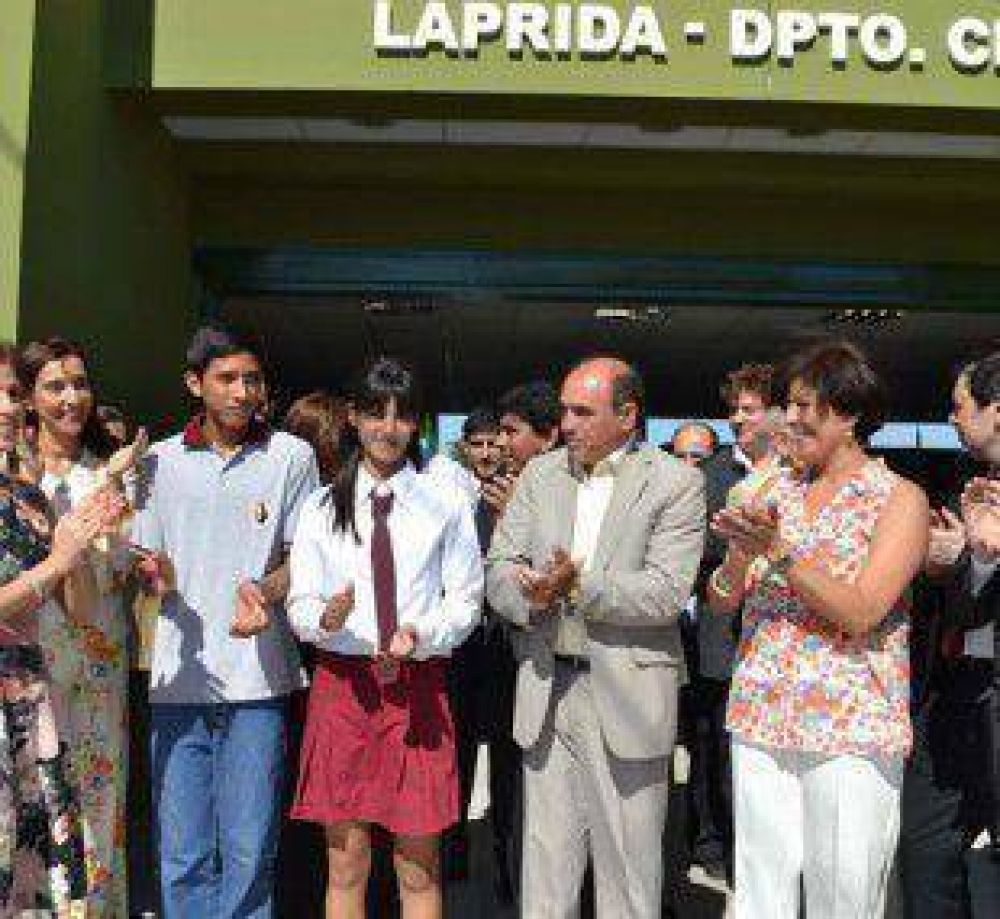 La Gobernadora inaugur� una escuela y presidi� el cierre del Ciclo Lectivo 2014