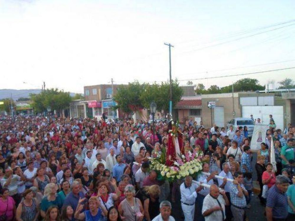 Una multitud de peregrinos participaron de la procesión en honor a Santa Bárbara en Pocito