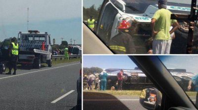 Volc� un micro en la ruta 2 km 367 mano a Capital Federal: hay 15 heridos