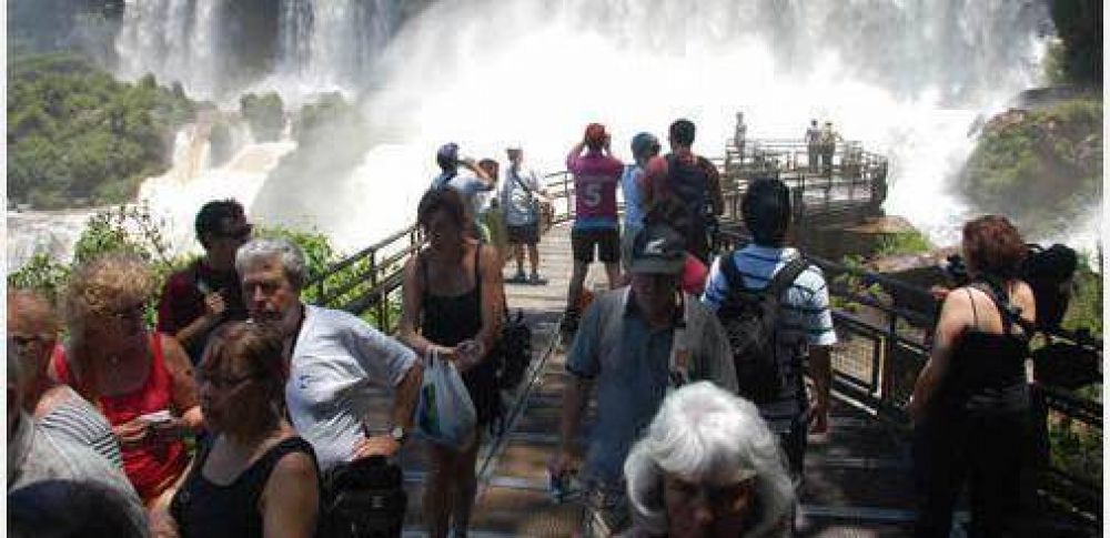 M�s de 13 mil personas visitaron Cataratas de Iguaz� el fin de semana largo