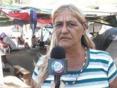 Afectados de la represa Yacyret� hoy cumplen dos meses y medio de acampe frente a la EBY