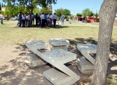 Vecinos reclamaron arreglos en los juegos de la plaza Italia de Villa Mercedes