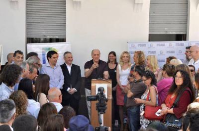 De la mano de Amor, la Defensor�a abri� una sede en el barrio de Flores  7 37