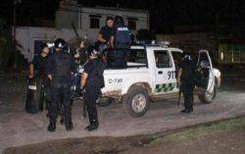 Asaltantes armados atemorizan a madre e hija en su vivienda