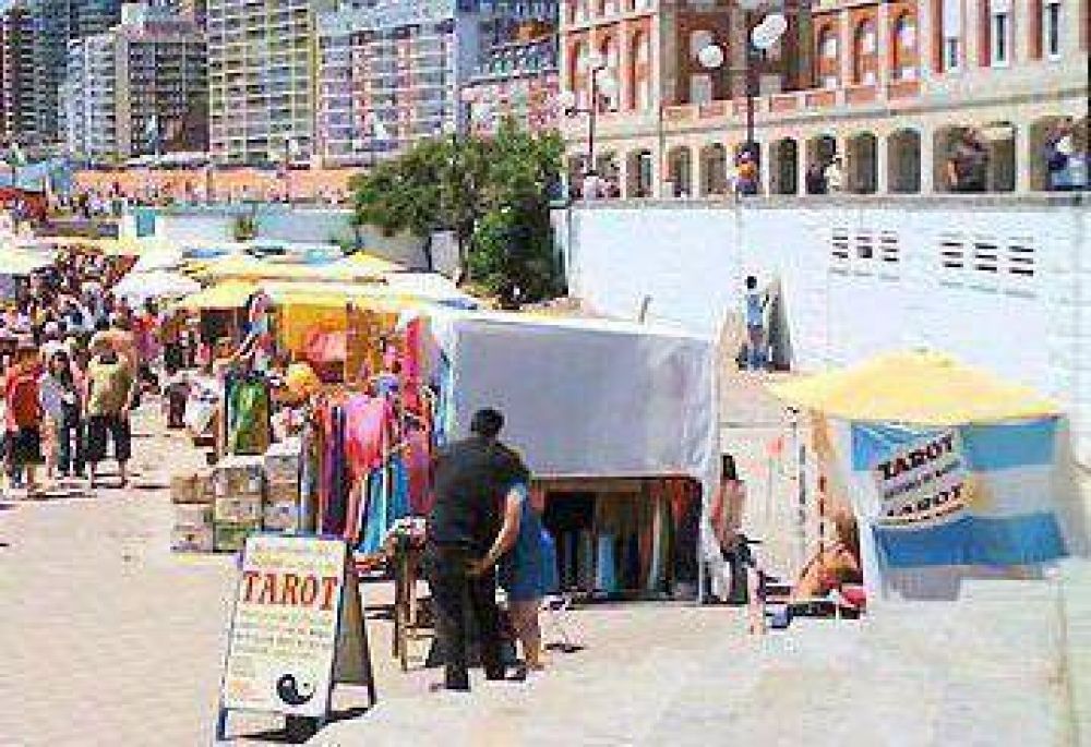Bruzzeta aclar� que �todas las ferias que hay tienen el permiso municipal para funcionar�