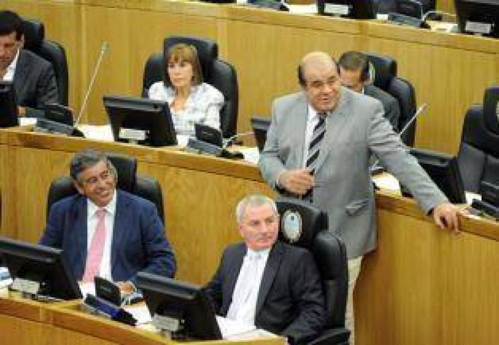 Dos legisladores y un 