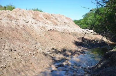 R�o Luj�n: imponente terrapl�n en Pueblo Nuevo