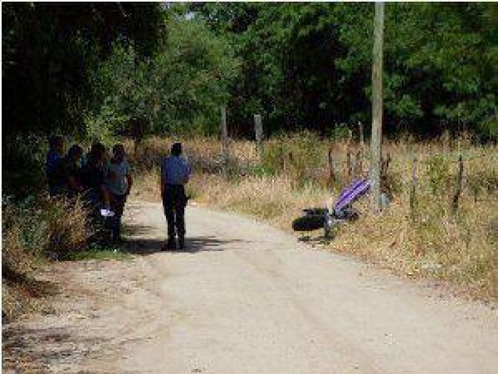 Joven fallece al estrellarse contra un poste en Andalgal�