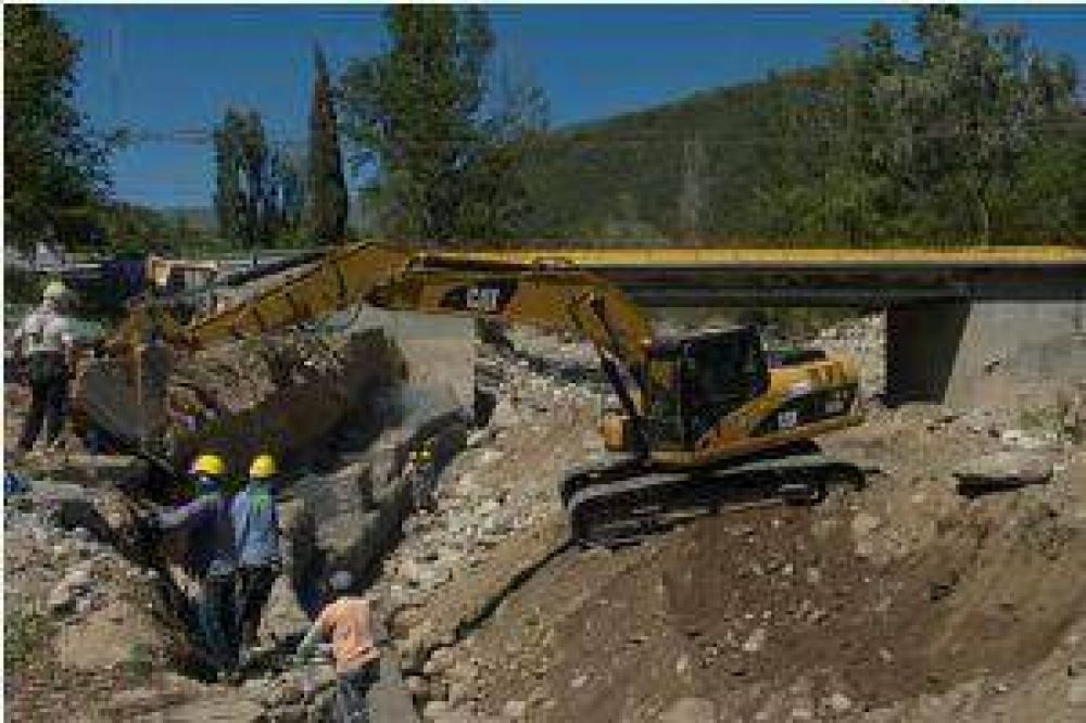 Comenzaron a ensanchar el cauce del r�o Ambato en El Rodeo