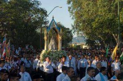 Miles de fieles caminaron con la Madre del Valle en la procesi�n