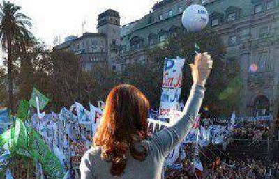 En la Plaza, Cristina se mostrar� al frente de todos los presidenciales oficialistas