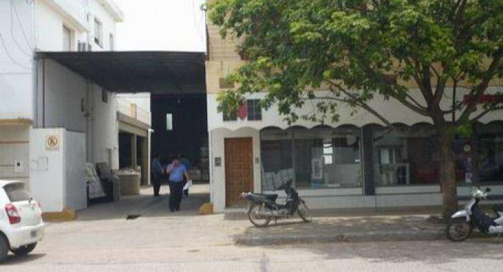 Abrieron en el feriado y en lugar de vender fueron asaltados