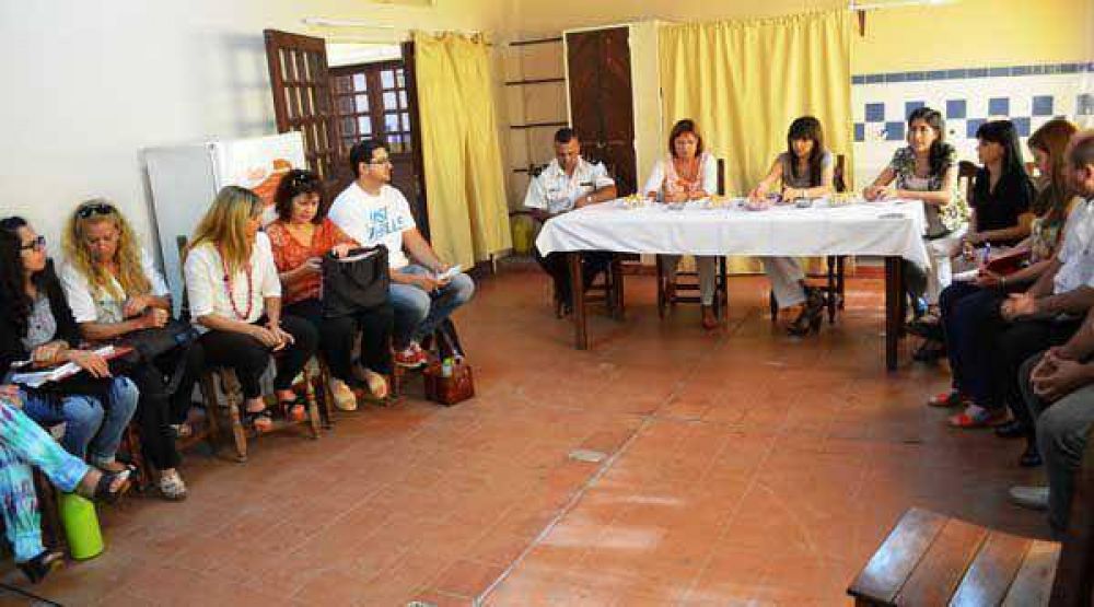 Jueza y autoridades acuerdan m�s acciones para menores de Tres Horquetas