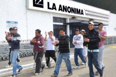 Termin� el paro de trabajadores de La An�nima en Caleta.