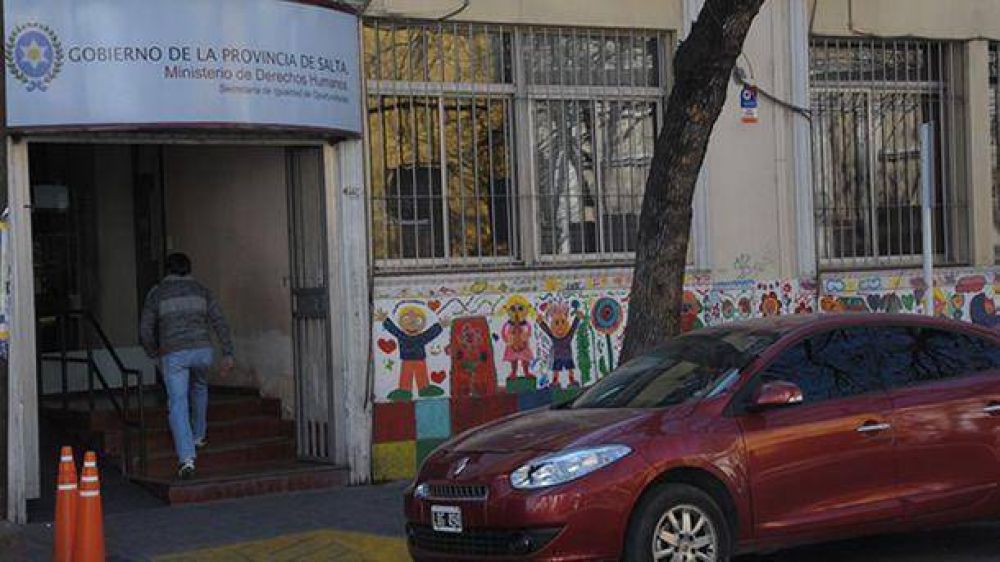 Echaron al hombre que usaba la camioneta de Derechos Humanos