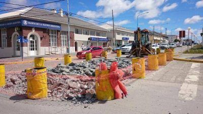 Durante el fin de semana largo se avanz� con el bacheo en la zona c�ntrica