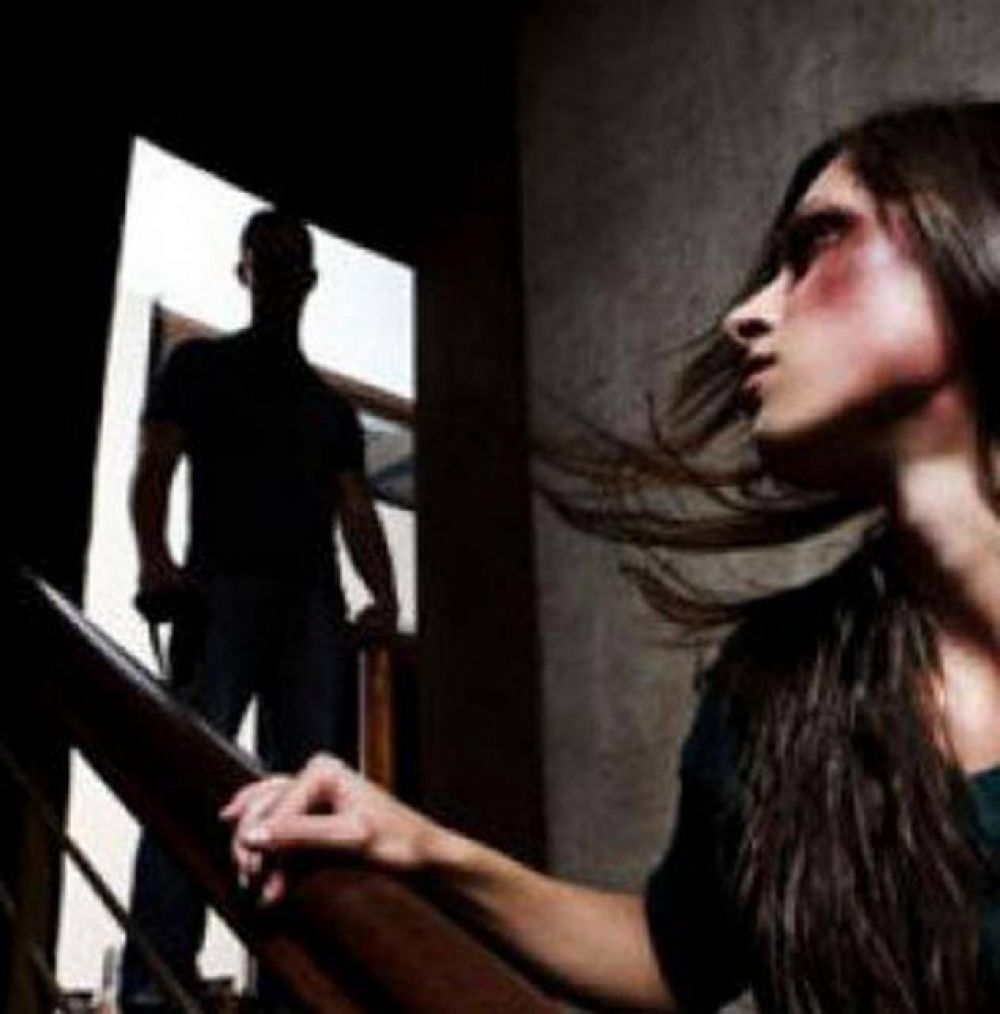 Una mujer detenida denuncia maltratos de su ex pareja
