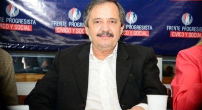 Con esperanza de orden, Alfonsin asume la presidencia del Comit� Provincia de la UCR