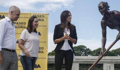 Luciana Aymar ya tiene su estatua en el Paseo de la Gloria