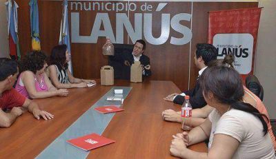 EL INTENDENTE DAR�O D�AZ P�REZ HIZO ENTREGA DE UN SUBSIDIO AL TALLER PROTEGIDO AL SUR