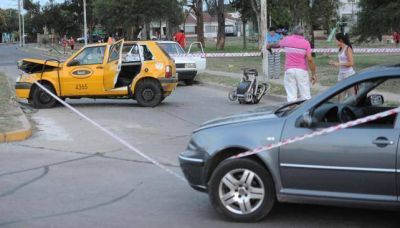 Madre e hijo se salvaron de casualidad tras un choque