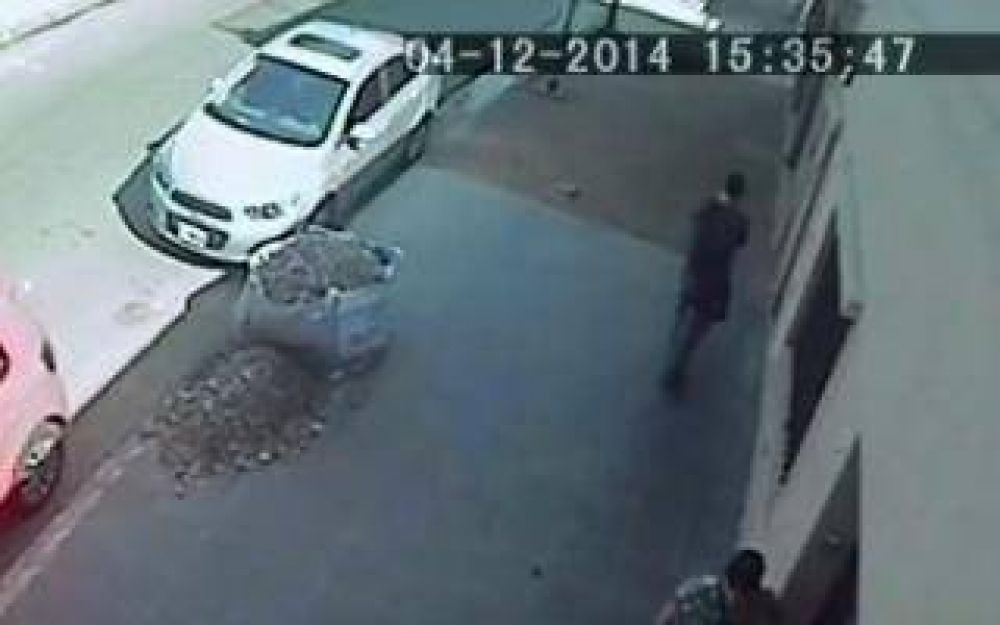 Doble crimen en Ituzaing�: Polic�a pr�fugo golpe� a su exmujer antes de asesinarla