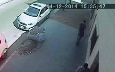 Doble crimen en Ituzaing�: Polic�a pr�fugo golpe� a su exmujer antes de asesinarla