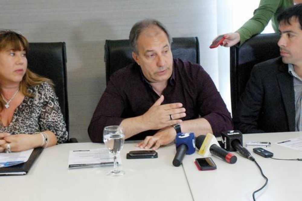 Lerner, reconocimientos y recuperaci�n de una placa hist�rica en el marco del D�a del Petr�leo