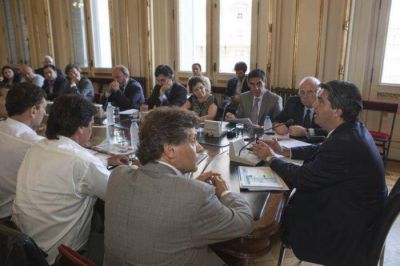 El Jefe de Gabinete se reuni� con Pulti, ministros, funcionarios y gremios de la Pesca