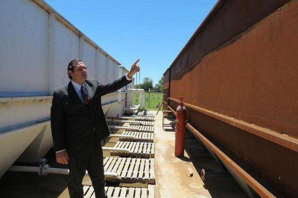 Dolores: Terminaron de soldar el segundo m�dulo de la Planta Potabilizadora de Agua