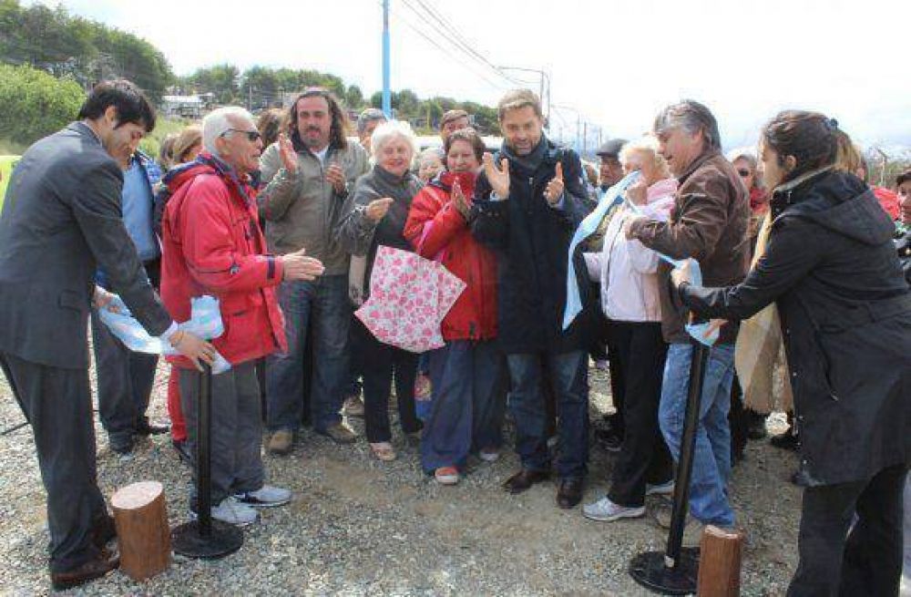 Junto a jubilados, Sciurano inaugur� un nuevo espacio saludable