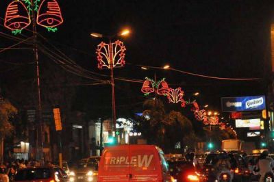 Se encendi� el esp�ritu de la Navidad en calles de la ciudad