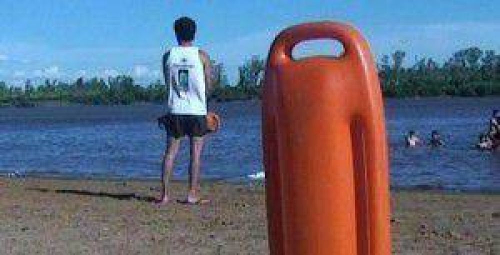 En la Costanera, el Intendente dej� inaugurada la temporada de playa en Concordia.