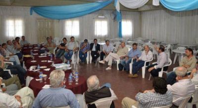 El campo se re�ne en asamblea y analiza nuevas medidas de fuerza