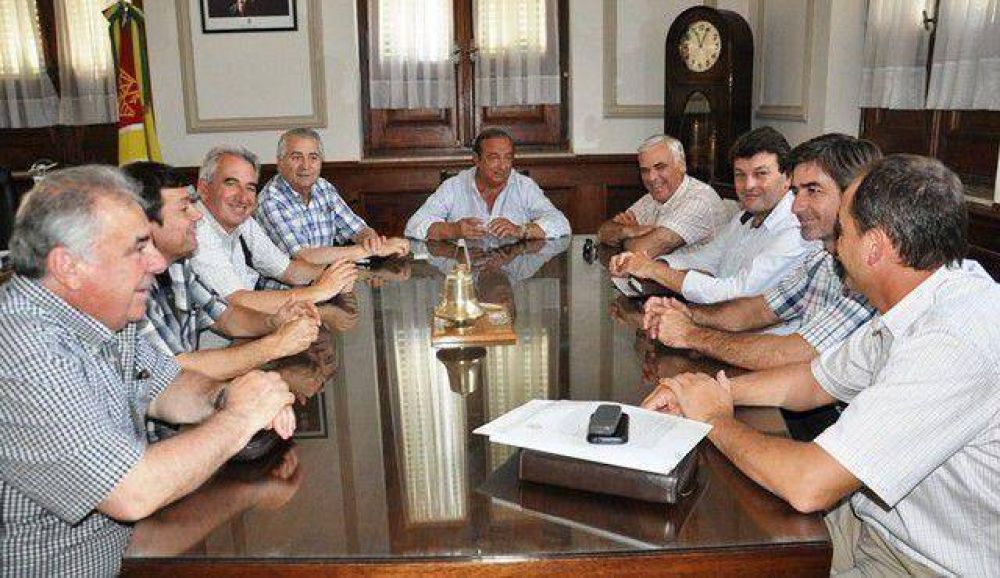 Carlos S�nchez recibi� a su par de 9 de Julio