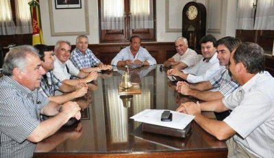 Carlos S�nchez recibi� a su par de 9 de Julio