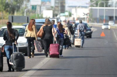 Trabajadores del Iscamen bloquean la entrada al aeropuerto