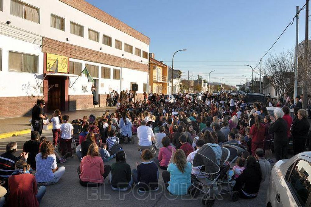 Contin�a el reclamo de los Padres Autoconvocados por el Colegio F�tima