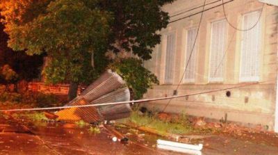 Vientos de hasta 100 kil�metros por hora provocaron inconvenientes en Chivilcoy 
