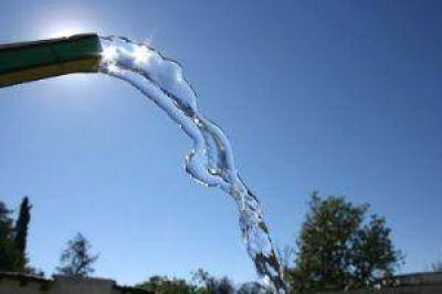 Invierten m�s de 2 millones de pesos en la red de agua de Las Flores por el t�nel de Agua Negra