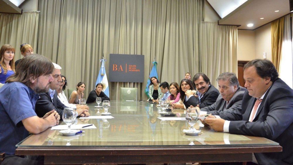 Prevenci�n de adicciones en Villa La C�rcova: lo har�n el Padre Pepe, Ni�ez y Provincia