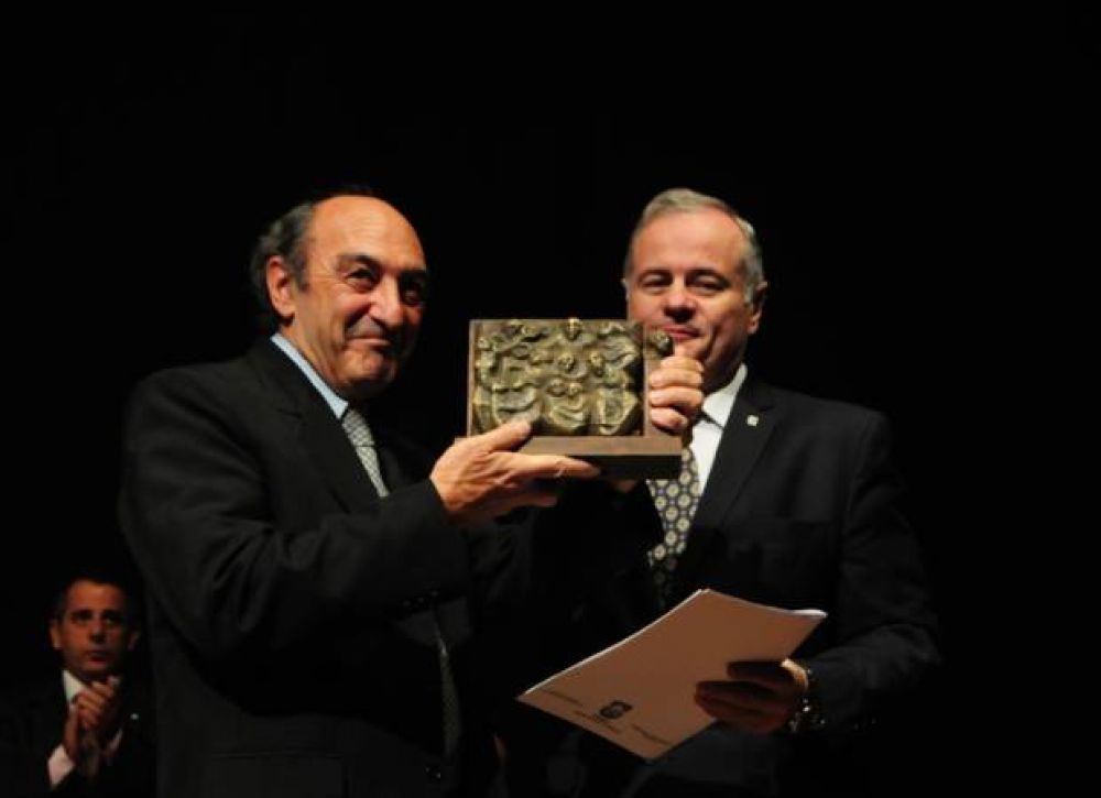 Norberto Foresti recibi el premio Rector Mauricio Amlcar Lpez 2014