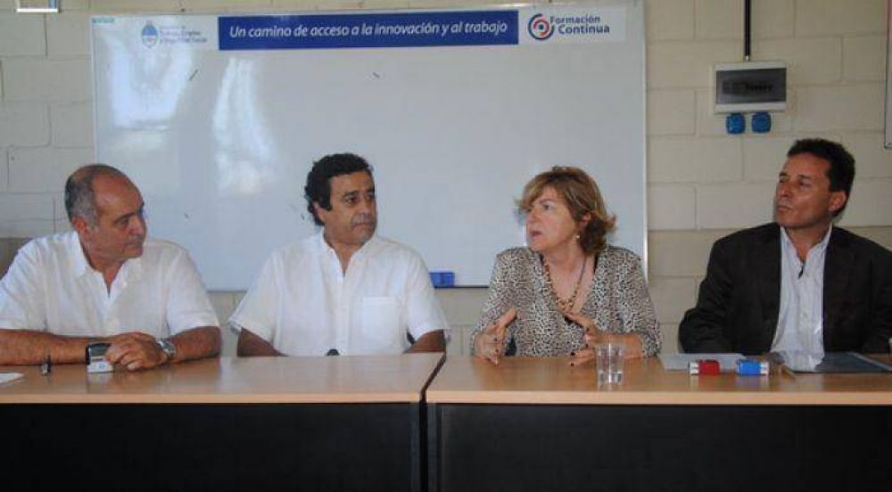 Convenio de cooperaci�n y colaboraci�n entre la Defensor�a General de Mar del Plata, el CFP N� 407 y la UOCRA