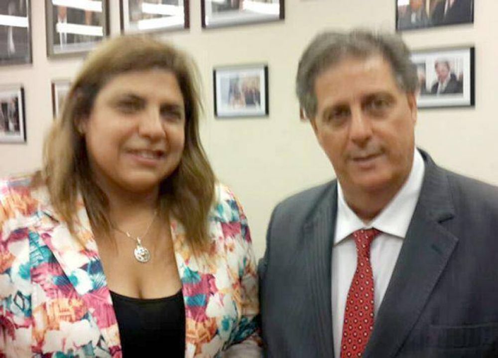 La diputada Paris se reuni� con el Ministro de Salud bonaerense